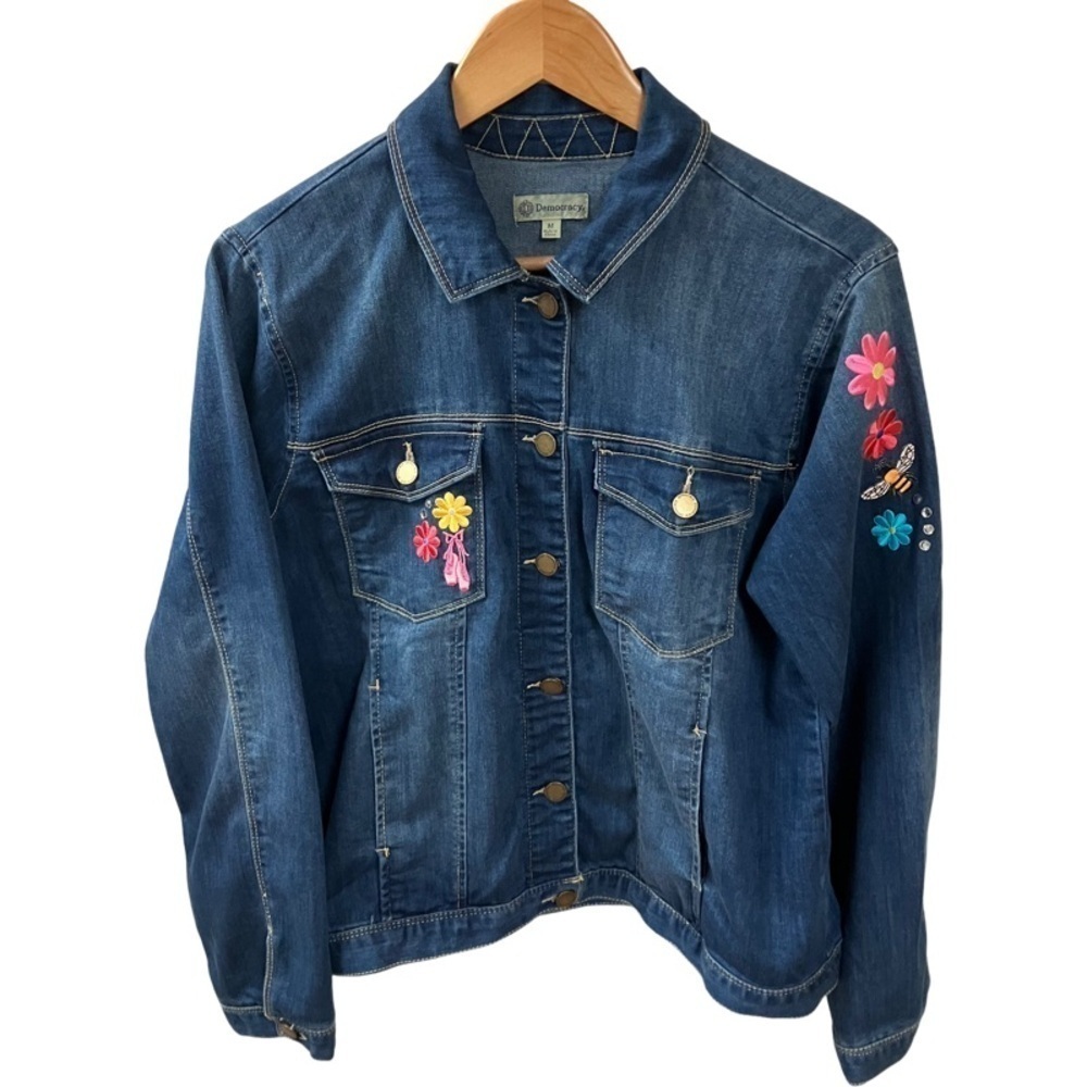 Democracy Blue Denim Jacket 👀 adorable embroidery